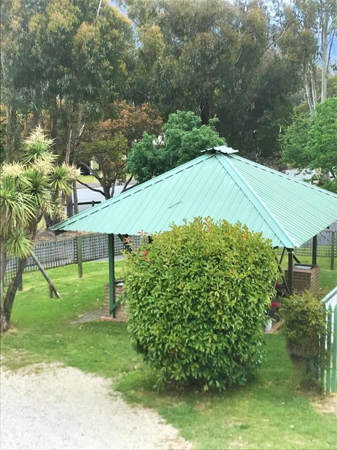 Eildon Lake Motel - Holiday Cairns 4