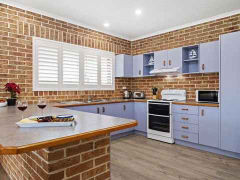 Fern Way Beach House 70m To Beach - Holiday Cairns 4