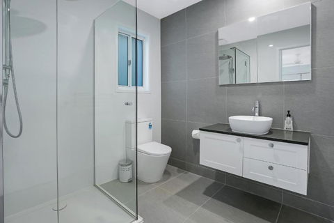 Walk To Hastings Street Noosa Sound - Holiday Cairns 1