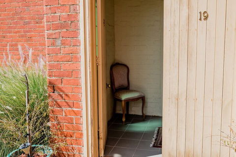 Castlemaine Colonial Motel - Holiday Cairns 1