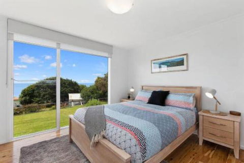 COASTAL HAVEN Panoramic Ocean Views - Holiday Cairns 3