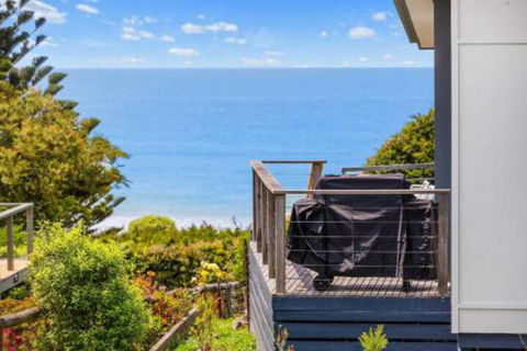 COASTAL HAVEN Panoramic Ocean Views - Holiday Cairns 7