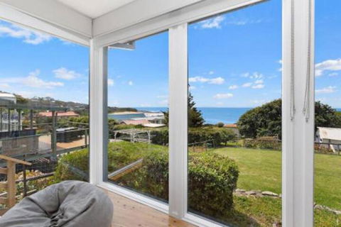 COASTAL HAVEN Panoramic Ocean Views - Holiday Cairns 4