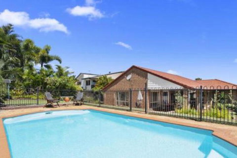 BB233 Banksia Beach Family Home 4 Bedrooms - Holiday Cairns 0