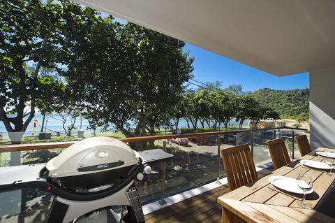 Maggies Beachfront Apartments - Holiday Cairns 2