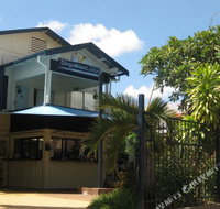 Dingo Moon Lodge Hostel