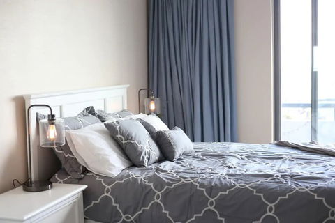 Milsons Point Apartment With Harbour Bridge Views - Holiday Cairns 6