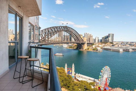 Milsons Point Apartment With Harbour Bridge Views - Holiday Cairns 1