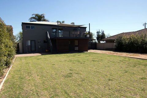 Paradise Waters - Yarrawonga - Holiday Cairns 1