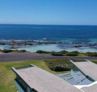 Boathouse nearly in the water  wonderful views - Holiday Cairns
