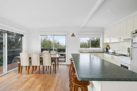 THE BEACH HIVE PET FRIENDLY (OUTSIDE ONLY) INLET SIDE - Holiday Cairns 4