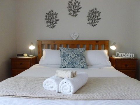 Port Lincoln Holiday Houses - Holiday Cairns 1