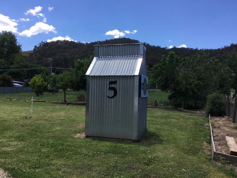 Rail Trail Cottage - Holiday Cairns 1