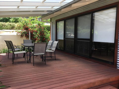 Rail Trail Cottage - Holiday Cairns 4