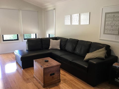 Rail Trail Cottage - Holiday Cairns 5