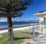Filoli 91 Foreshore Drive huge waterfront home - Holiday Cairns