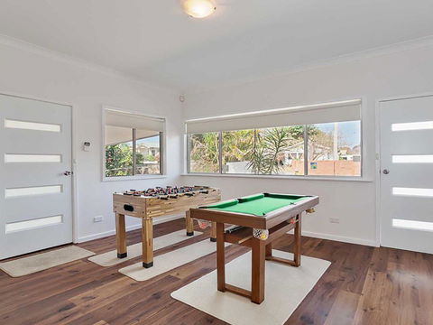 Beached Inn 93 Foreshore Drive Spacious Beach Front House - Holiday Cairns 3