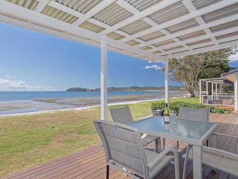 Beached Inn 93 Foreshore Drive Spacious Beach Front House - Holiday Cairns 5