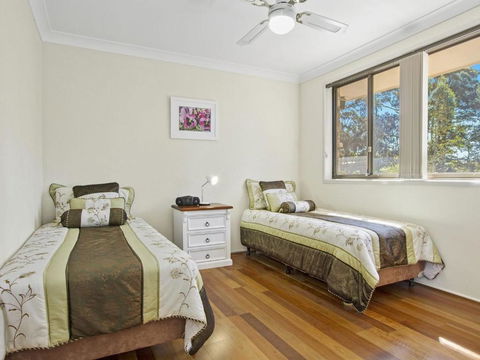 DAVIES STREET MOLLYMOOK 4 / 14 - Holiday Cairns 3