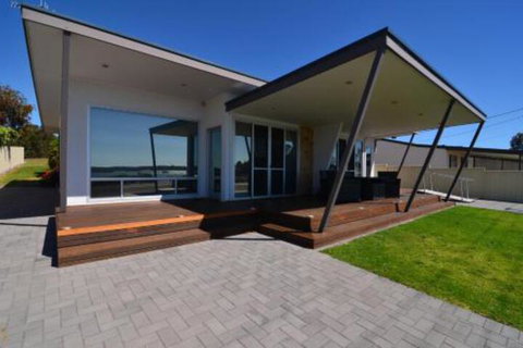 Beachview - Holiday Cairns 6