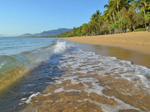 CRISTAL At CLIFTON BEACH - Holiday Cairns 5