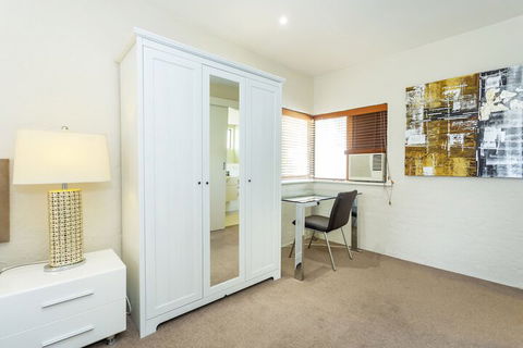 Como Mezzanine Retreat - Holiday Cairns 1
