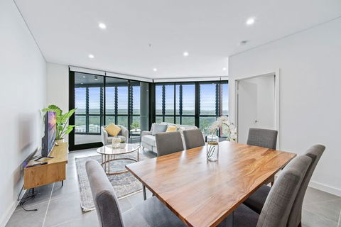 HomeHotel Luxury Apt With Shopping Mall Downstairs - Holiday Cairns 4