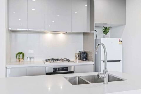 HomeHotel Luxury Apt With Shopping Mall Downstairs - Holiday Cairns 7