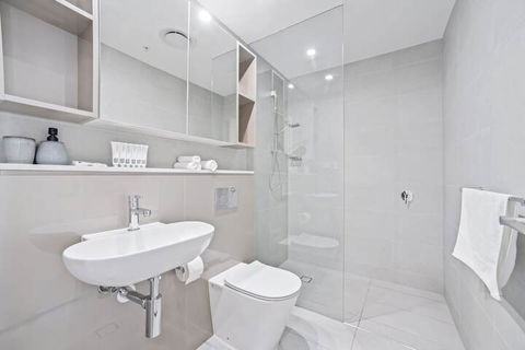 HomeHotel Luxury Apt With Shopping Mall Downstairs - Holiday Cairns 2