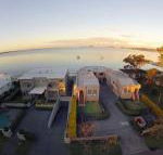 1 Seaside Splendour 137 Soldiers Point Road beautiful unit on the waterfront - Holiday Cairns