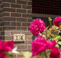 Rose Cottage Charming Double Brick Near Cook Park  CBD - Holiday Cairns