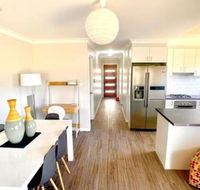 Modern Majestic everything you need private location - Holiday Cairns