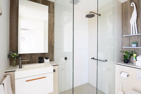 JUDD A Stylish Abode Awaits You - Holiday Cairns 1