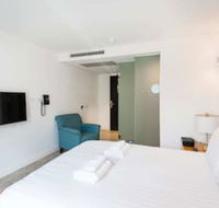 Stylish Studio With Balcony - Holiday Cairns