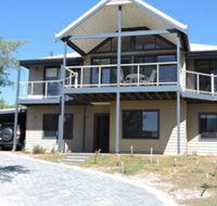 Jay's Beach House - Holiday Cairns
