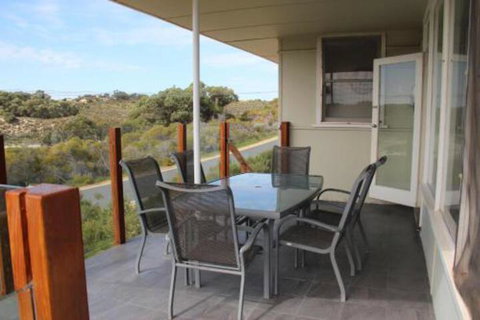 River Panorama Beach House - Holiday Cairns 3
