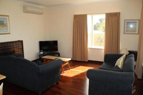 River Panorama Beach House - Holiday Cairns 7