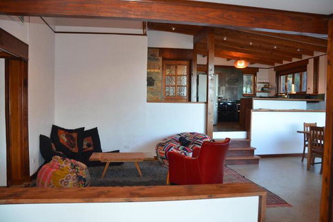 Of Stone & Wood Guesthouse Secluded Getaway! - Holiday Cairns 3