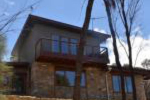 Of Stone & Wood Guesthouse Secluded Getaway! - Holiday Cairns 0