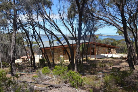 Of Stone & Wood Guesthouse Secluded Getaway! - Holiday Cairns 5