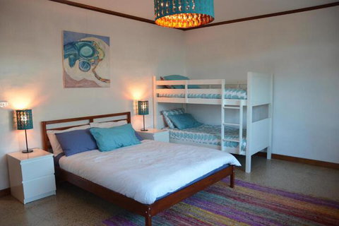 Of Stone & Wood Guesthouse Secluded Getaway! - Holiday Cairns 4