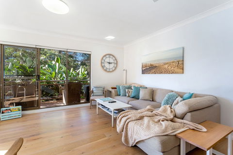 Victory Court Unit 1 / 3 7 Columbia Close - Holiday Cairns 0