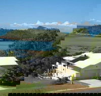Hideaway Retreat Beach House with Pool - Holiday Cairns