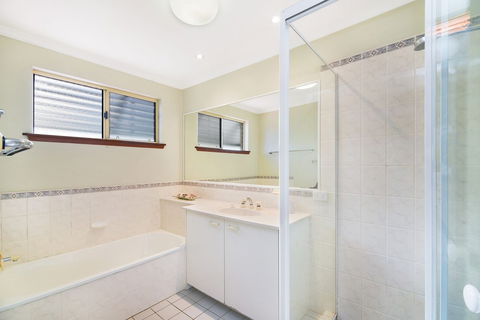 Vaai Moana - 5/10 Oriole Avenue - Holiday Cairns 4