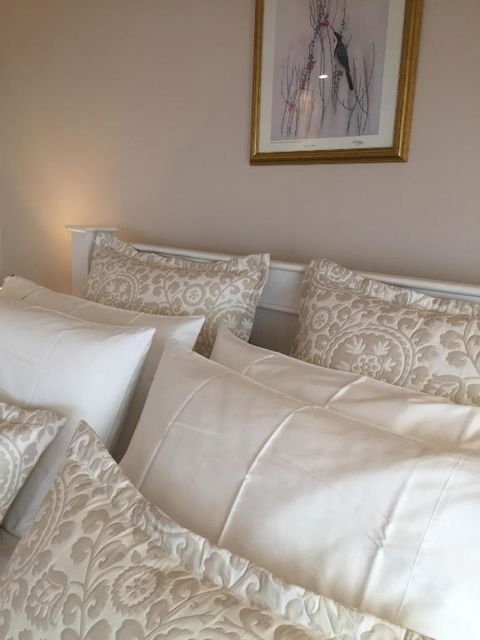 Ellies Cottages - Holiday Cairns 6