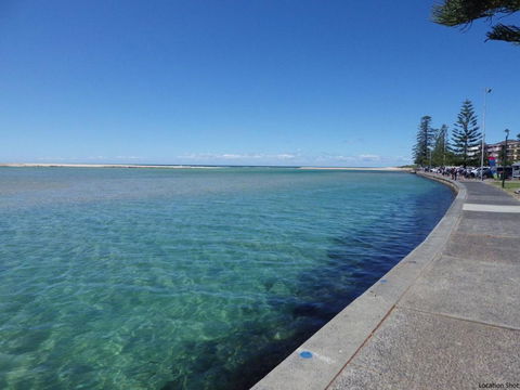 Waldorf Unit 409 The Entrance NSW - Holiday Cairns 6