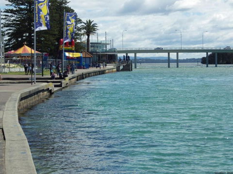 Waldorf Unit 409 The Entrance NSW - Holiday Cairns 5