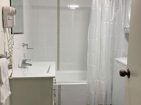 Waldorf Unit 409 The Entrance NSW - Holiday Cairns 4