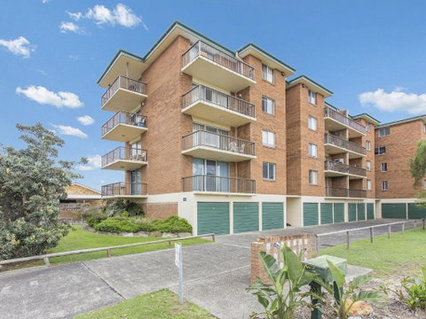 Fairleigh Unit 1 - Holiday Cairns 2
