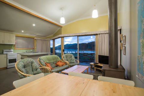 Arthur Riverfront & Sea Lodge Downstream - Holiday Cairns 1